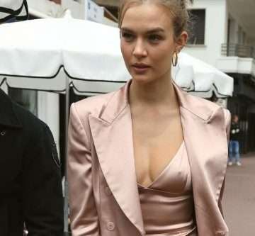 Josephine Skriver a les seins qui pointent à Cannes