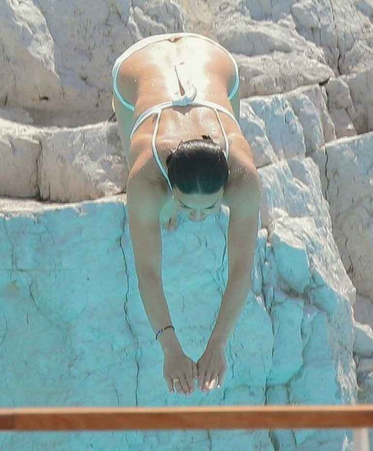 Michelle Rodriguez en bikini à l’Eden Roc
