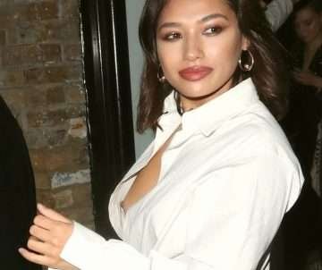 Oups ! Vanessa White exhibe un sein nu à Londres