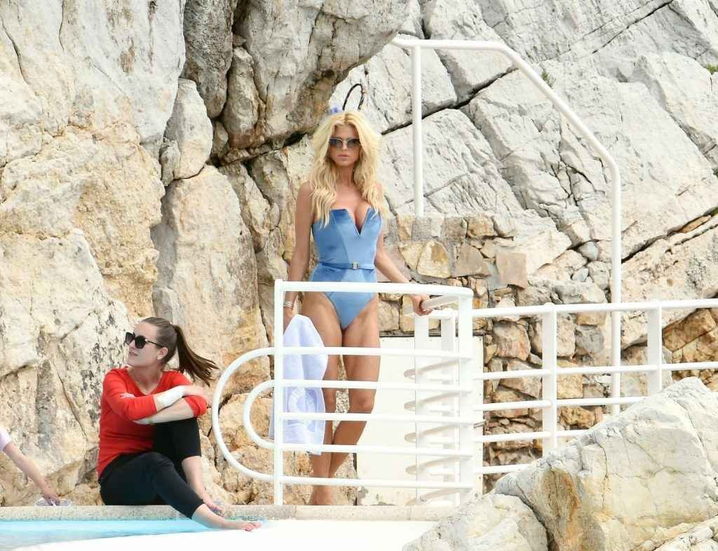 Victoria Silvstedt en maillot de bain à l'Eden Roc