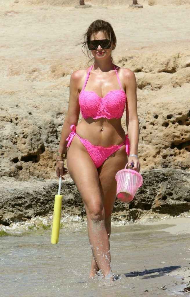 Ester Dee en bikini à ibiza