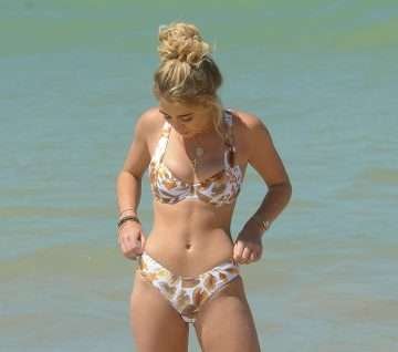 Georgia Harrison en bikini au Portugal