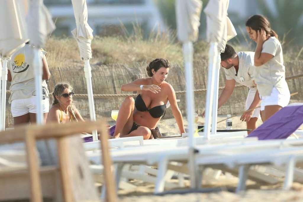 Helen Wood en bikini à Ibiza