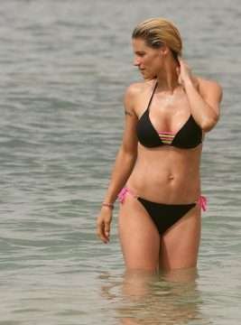 Michelle Hunziker en bikini en Italie