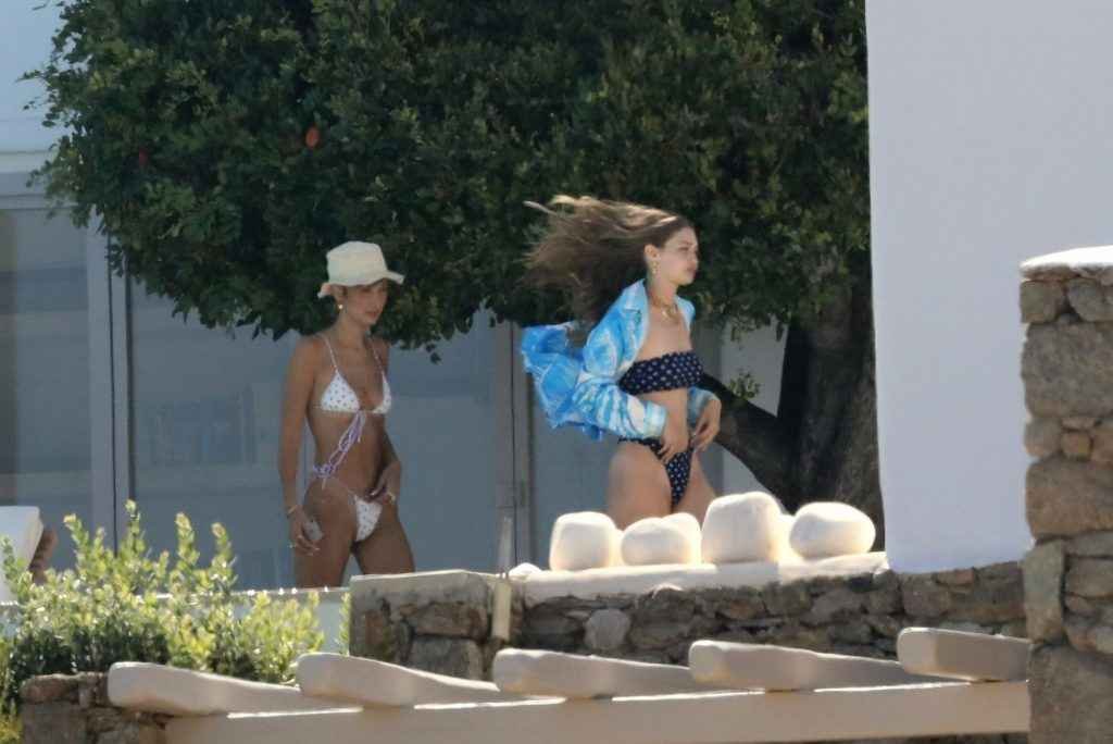 Bella et Gigi Hadid en bikini à Mykonos