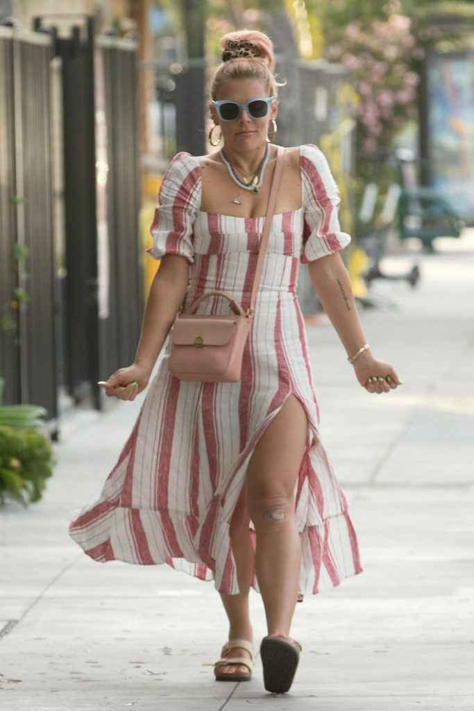 Busy Philipps dans une robe légère à Hollywood