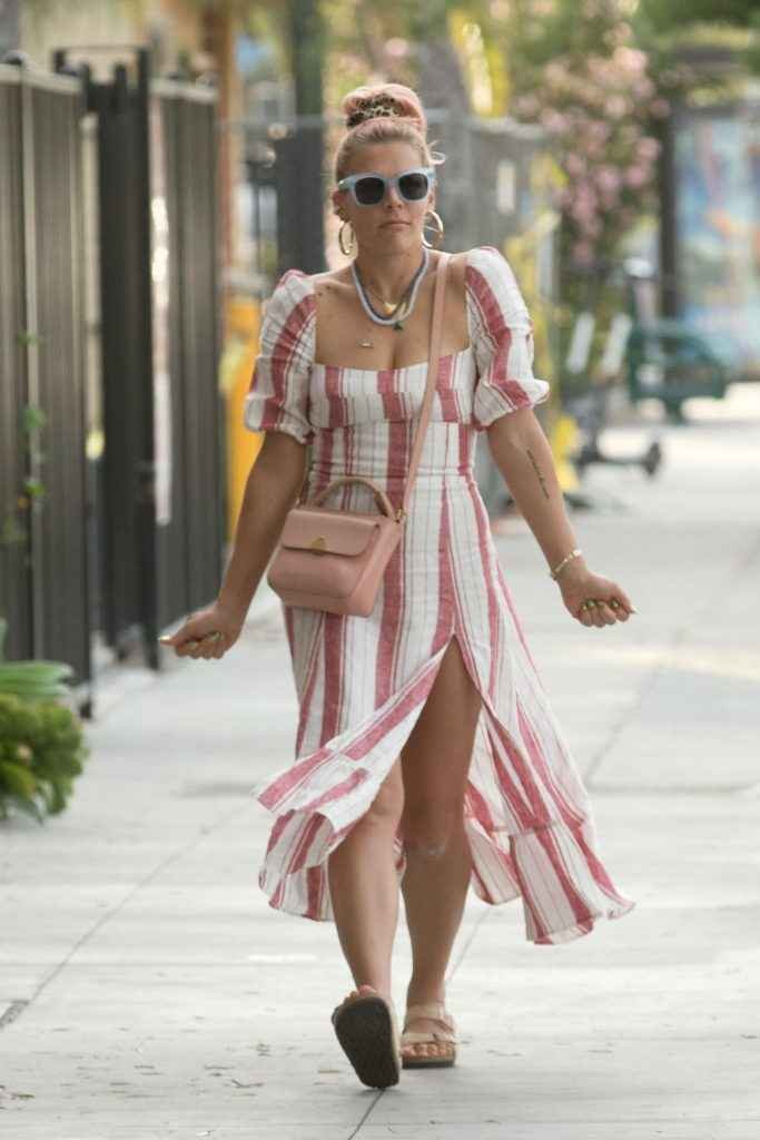 Busy Philipps dans une robe légère à Hollywood