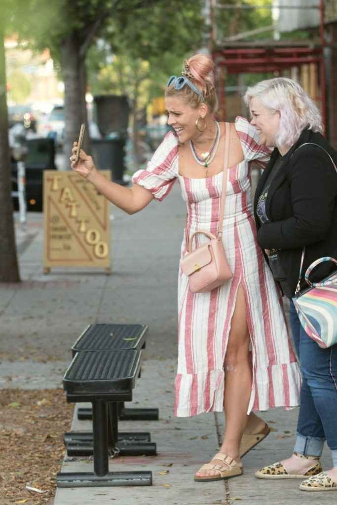 Busy Philipps dans une robe légère à Hollywood