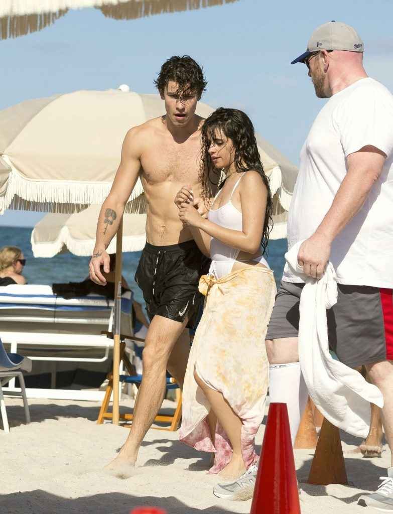 Camila Cabello dans un maillot de bain transparent à Miami