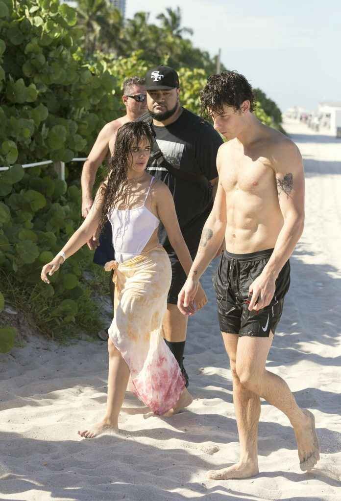 Camila Cabello dans un maillot de bain transparent à Miami