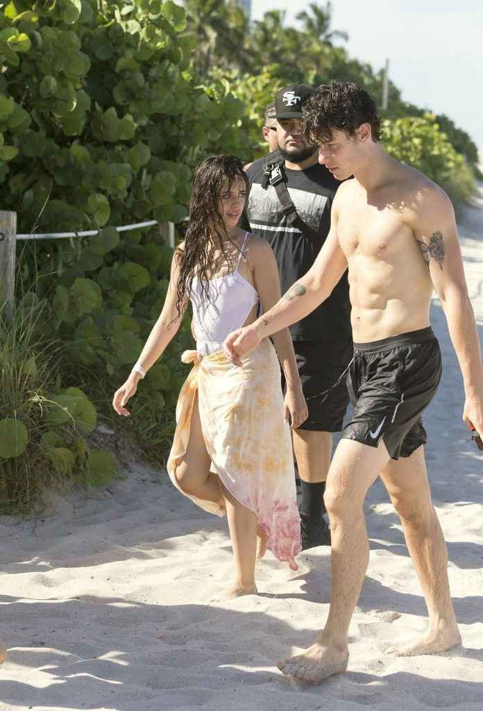 Camila Cabello dans un maillot de bain transparent à Miami