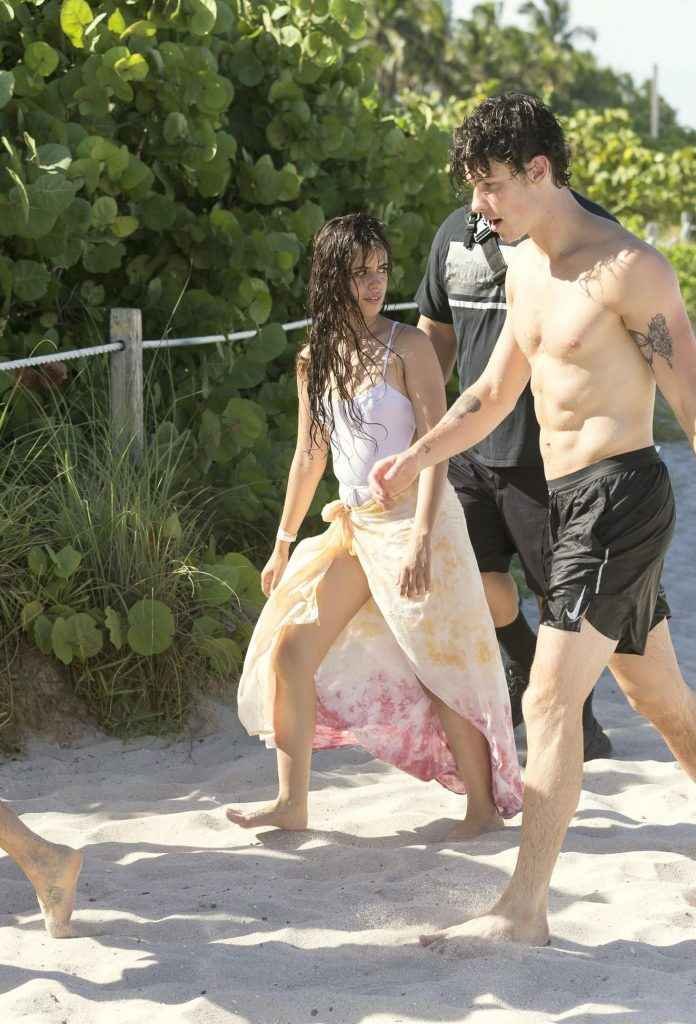 Camila Cabello dans un maillot de bain transparent à Miami