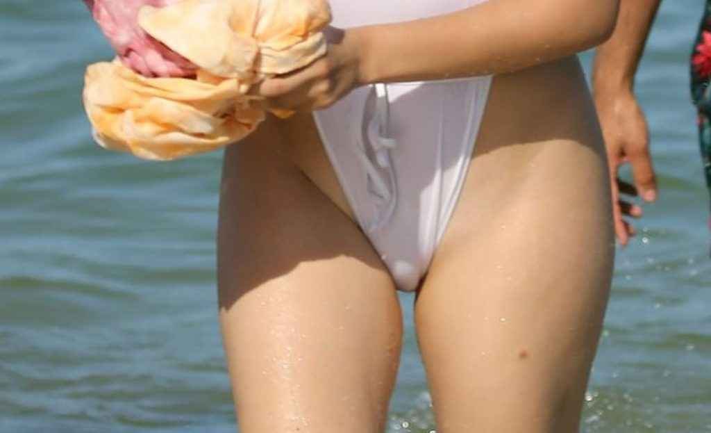 Camila Cabello dans un maillot de bain transparent à Miami