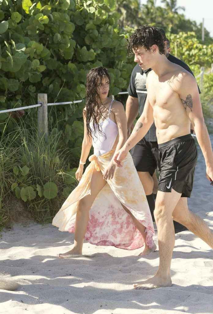 Camila Cabello dans un maillot de bain transparent à Miami