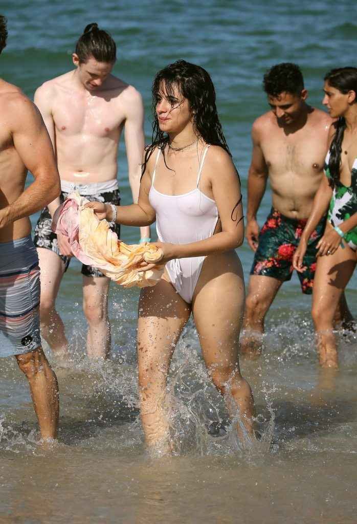 Camila Cabello dans un maillot de bain transparent à Miami