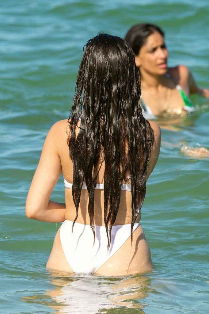 Camila Cabello dans un maillot de bain transparent à Miami