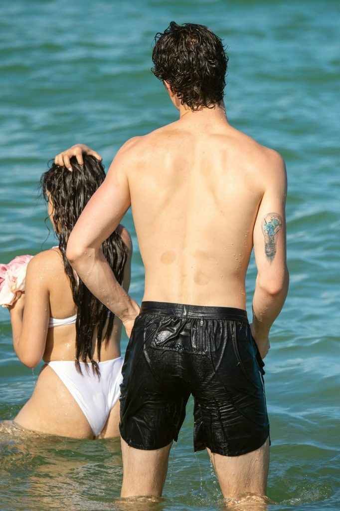 Camila Cabello dans un maillot de bain transparent à Miami