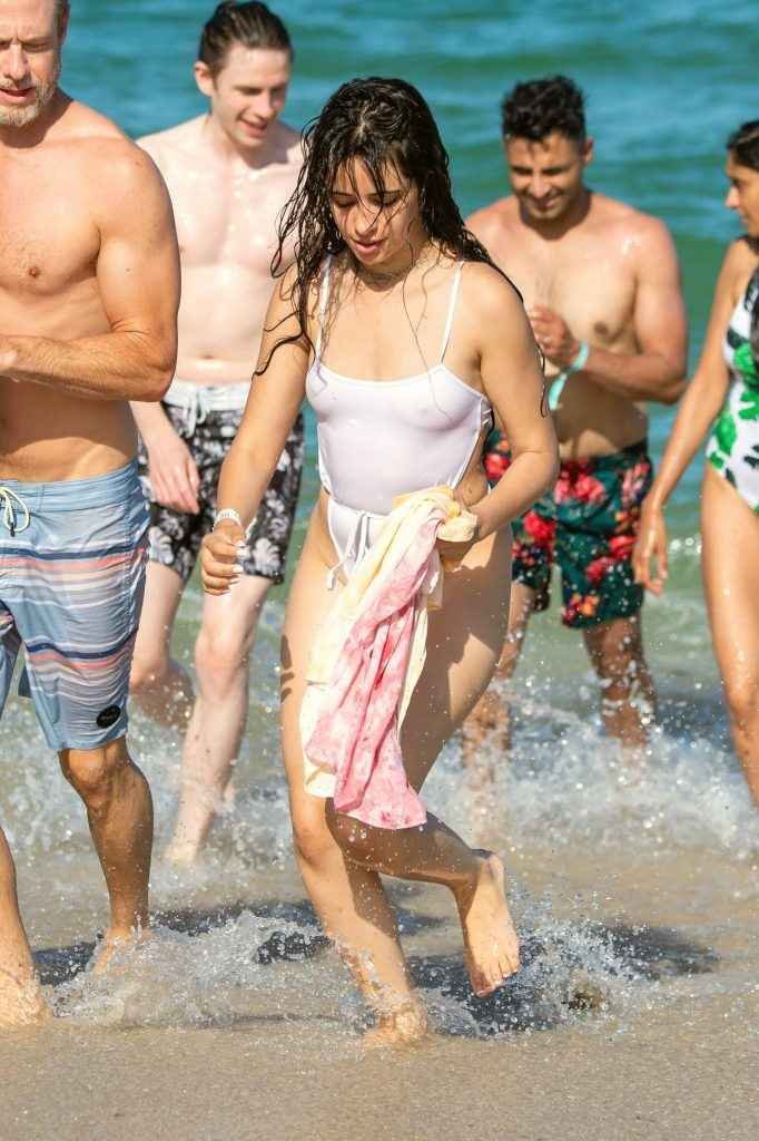 Camila Cabello dans un maillot de bain transparent à Miami