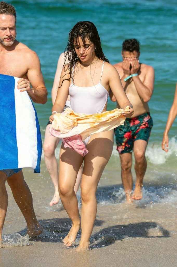 Camila Cabello dans un maillot de bain transparent à Miami