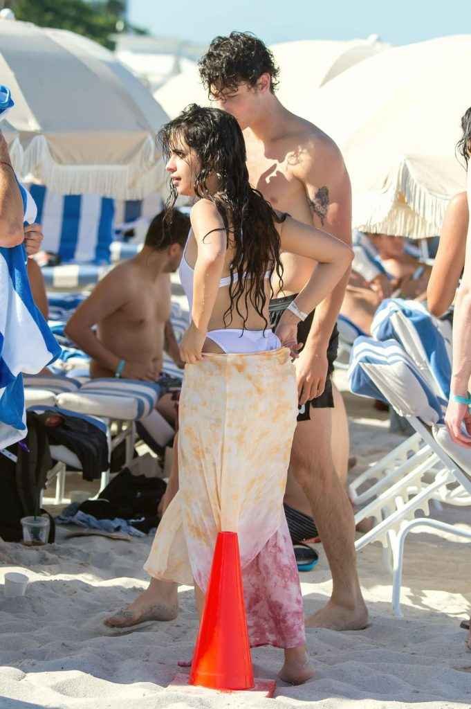 Camila Cabello dans un maillot de bain transparent à Miami