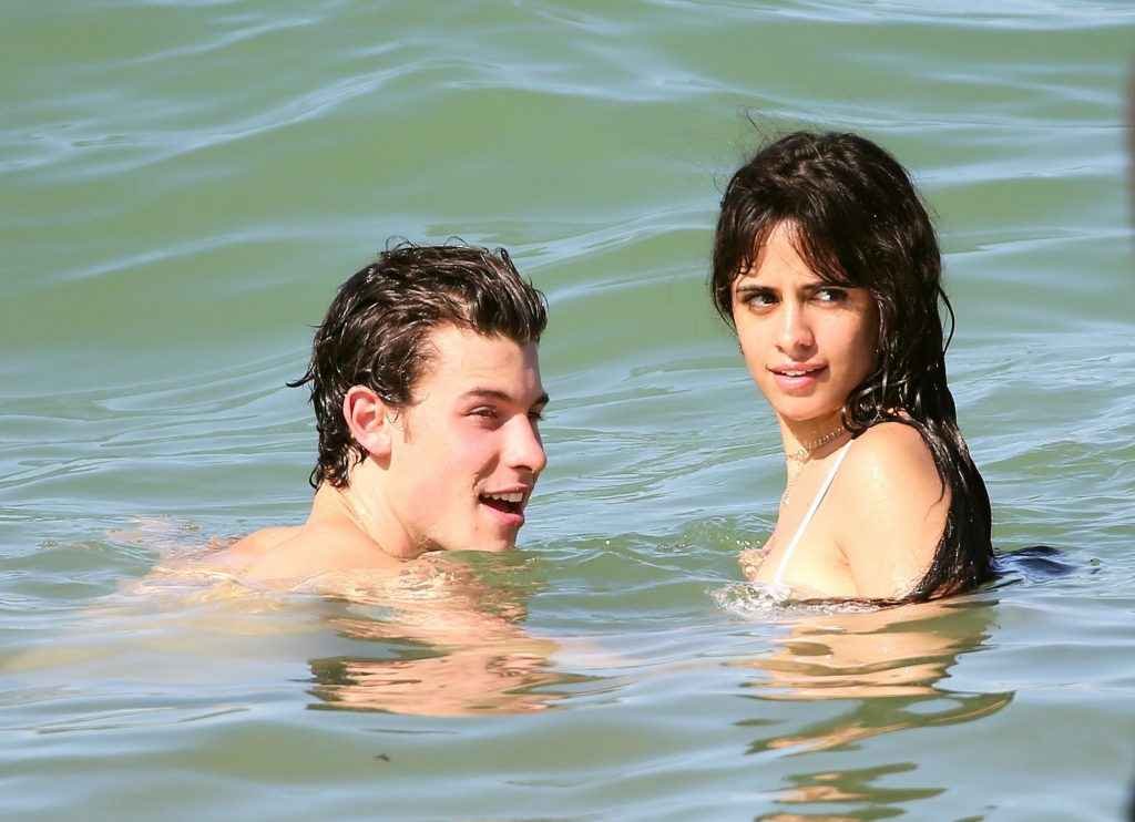 Camila Cabello dans un maillot de bain transparent à Miami