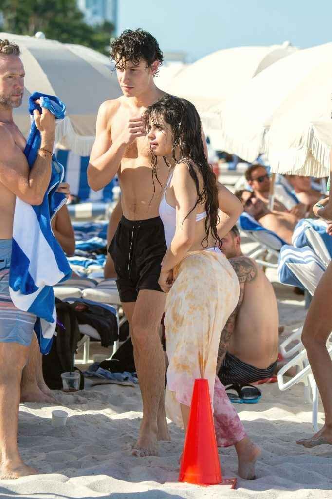 Camila Cabello dans un maillot de bain transparent à Miami