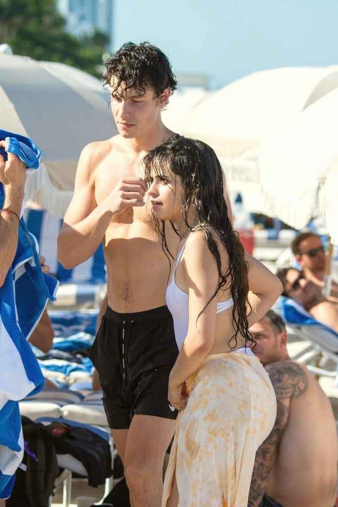 Camila Cabello dans un maillot de bain transparent à Miami