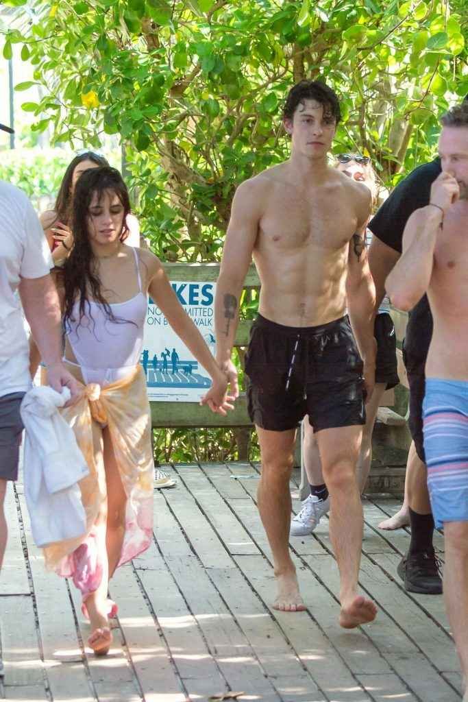 Camila Cabello dans un maillot de bain transparent à Miami