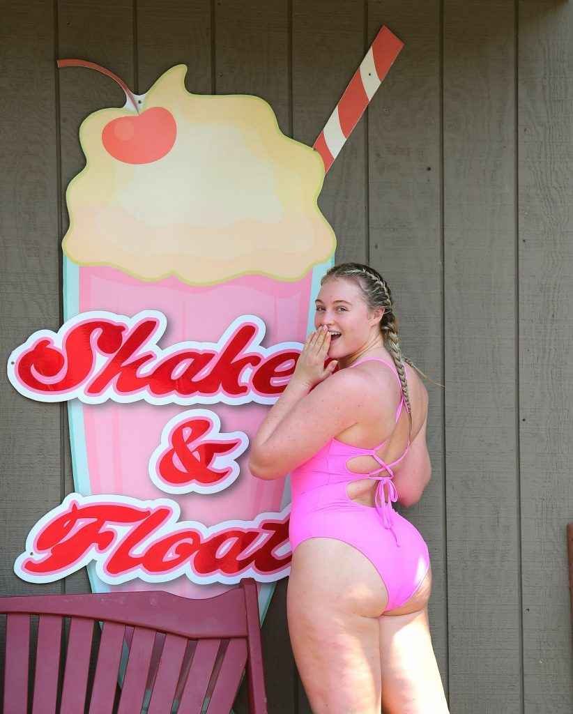 Iskra Lawrence en maillot de bain au Waterpark de New-York