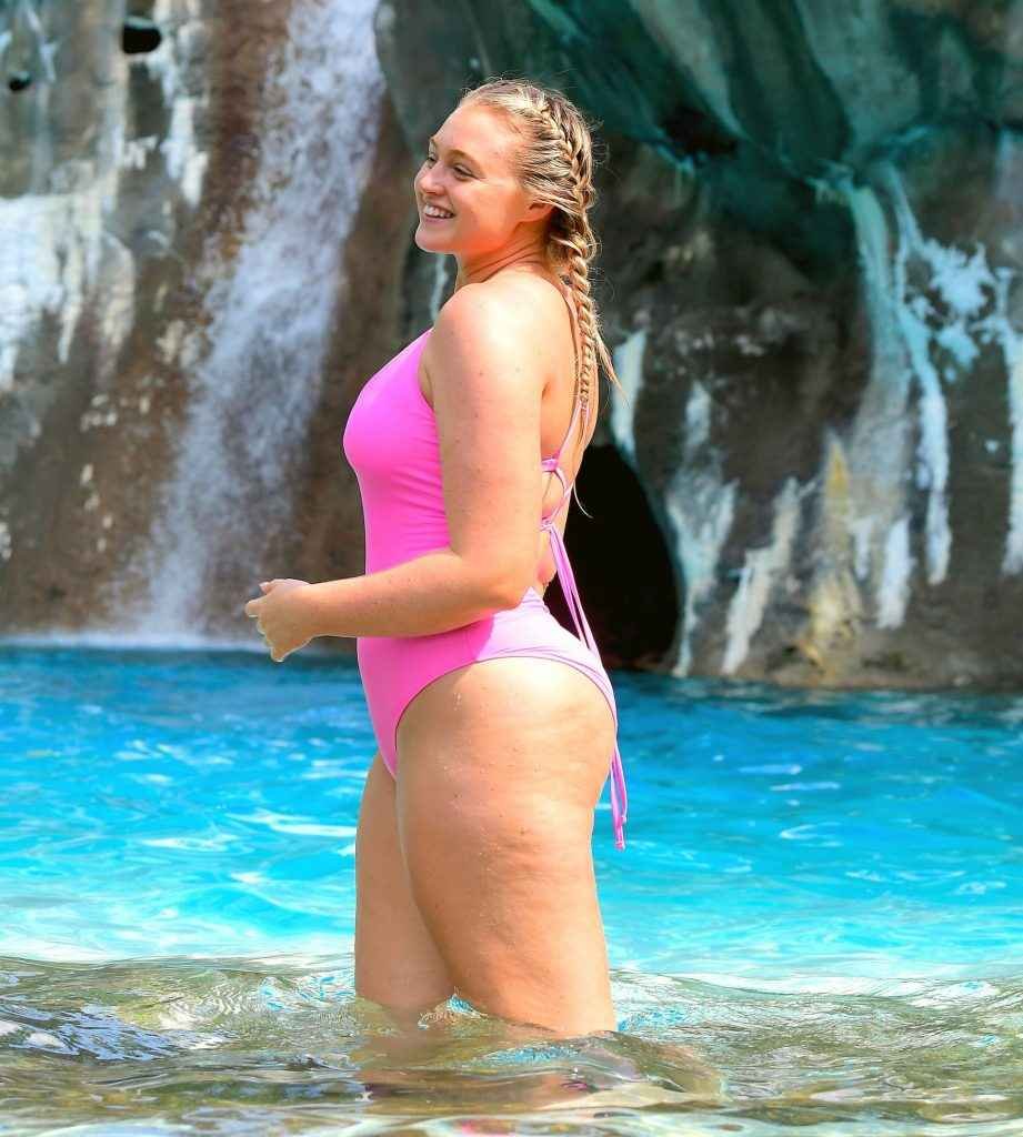 Iskra Lawrence en maillot de bain au Waterpark de New-York