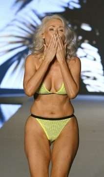 Kathy Jacobs en bikini pour Sports Illustrated