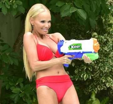 Kristin Chenoweth en bikini