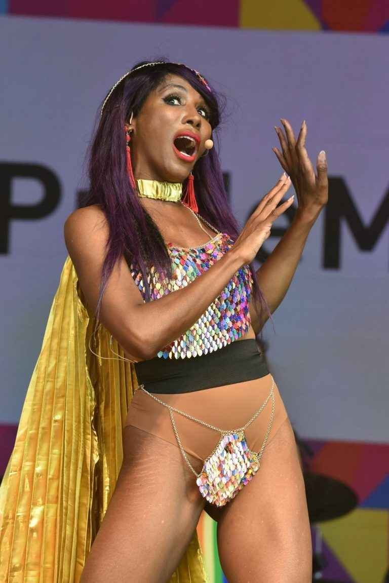 Sinitta sexy en concert à Trafalgar Square