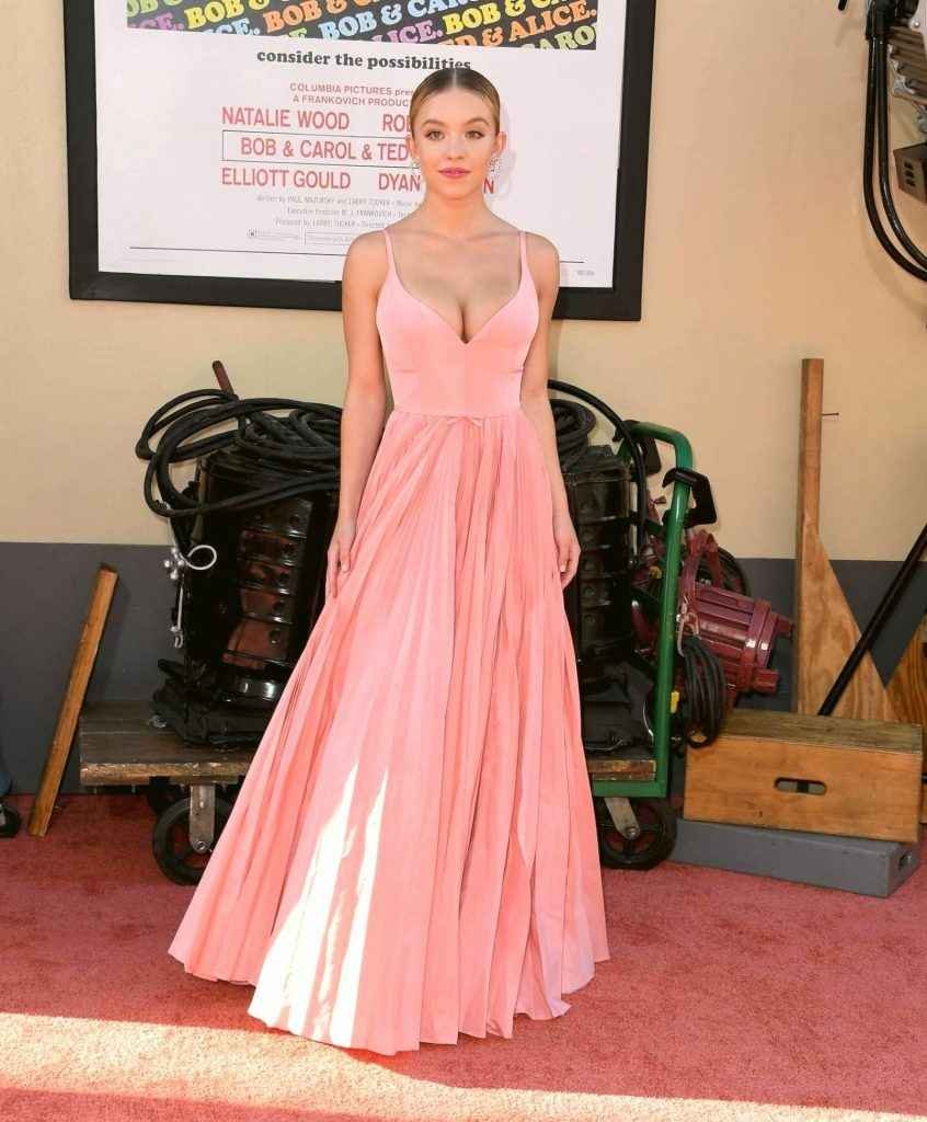 Sydney Sweeney exhibe son décolleté à Los Angeles