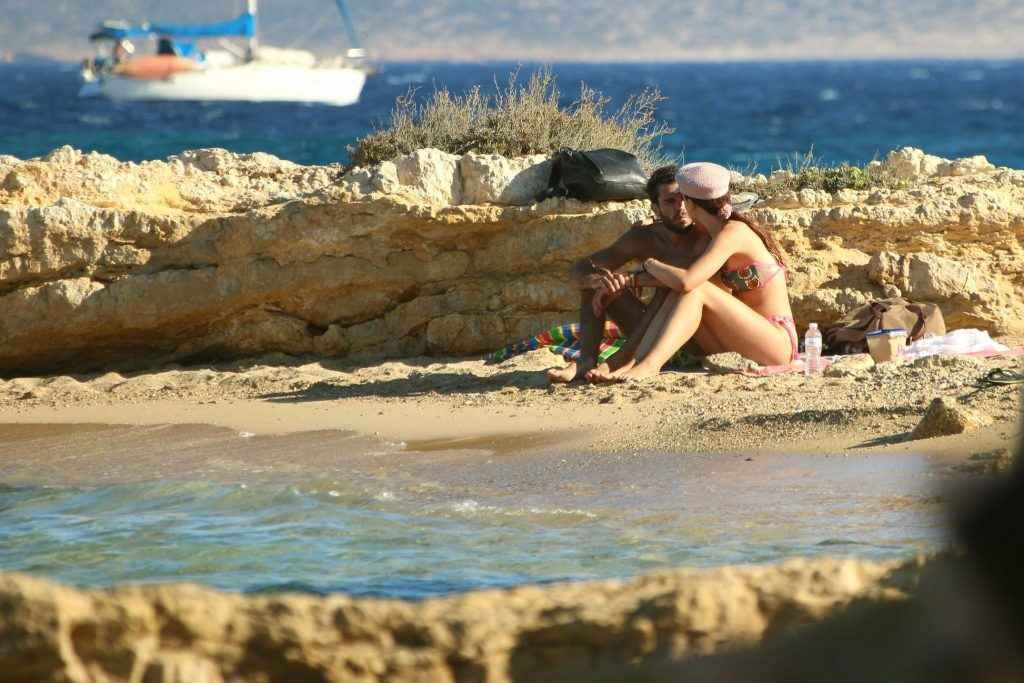 Aurora Ramazzotti en bikini à Koufonissia, une vue splendide sur son joli cul