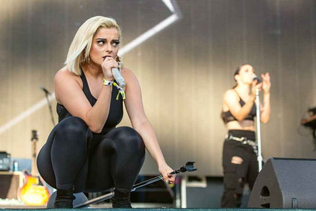 Bebe Rexha sexy en concert à San Fransisco