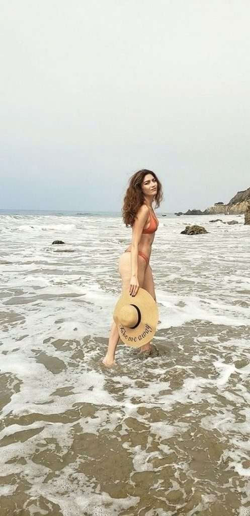 Blanca Blanco en bikini à Matador Beach