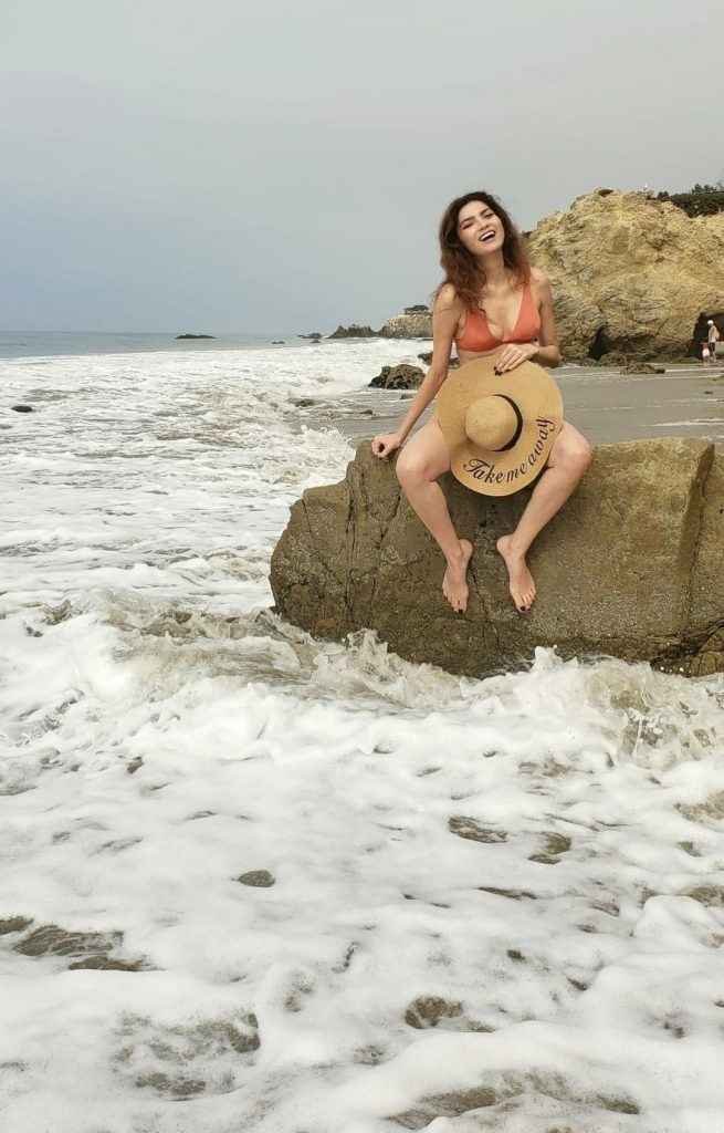 Blanca Blanco en bikini à Matador Beach