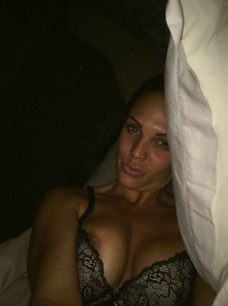 Danielle Lloyd nue, fellation et masturbation, les photos intimes