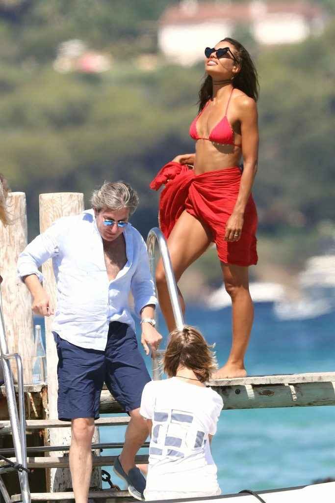 Emma Thynn en bikini à Saint-Tropez