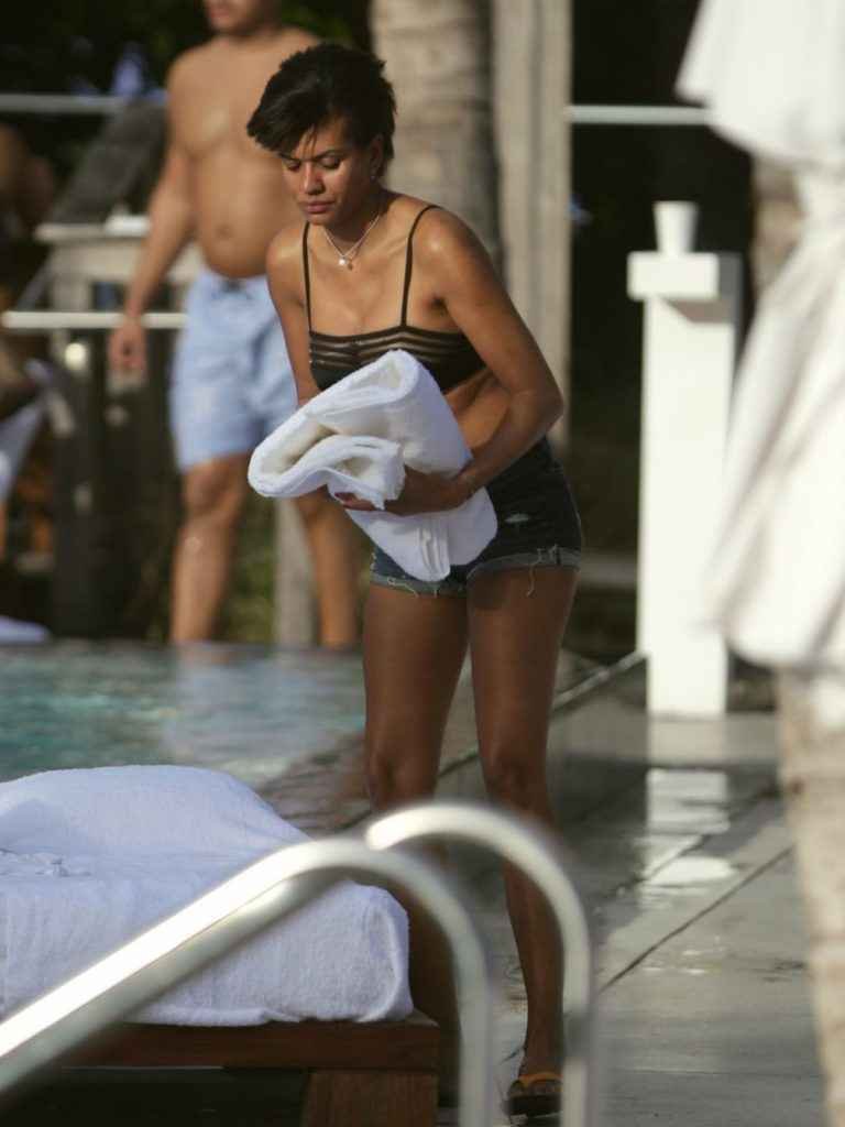 Georgette Eto'o seins nus à Miami