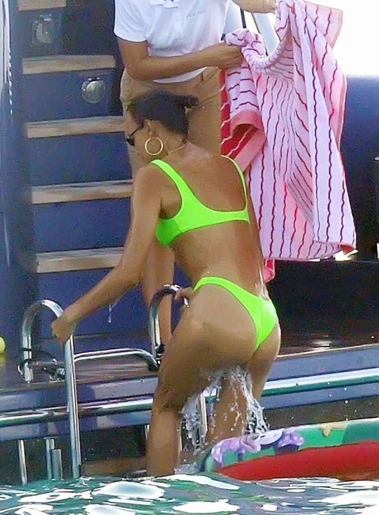 Irina Shayk en bikini à Ibiza