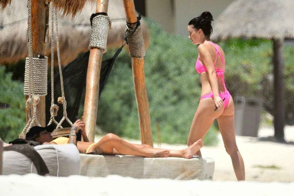 Jayde Nicole et Tina Louise : bikini et seins nus à Tulum