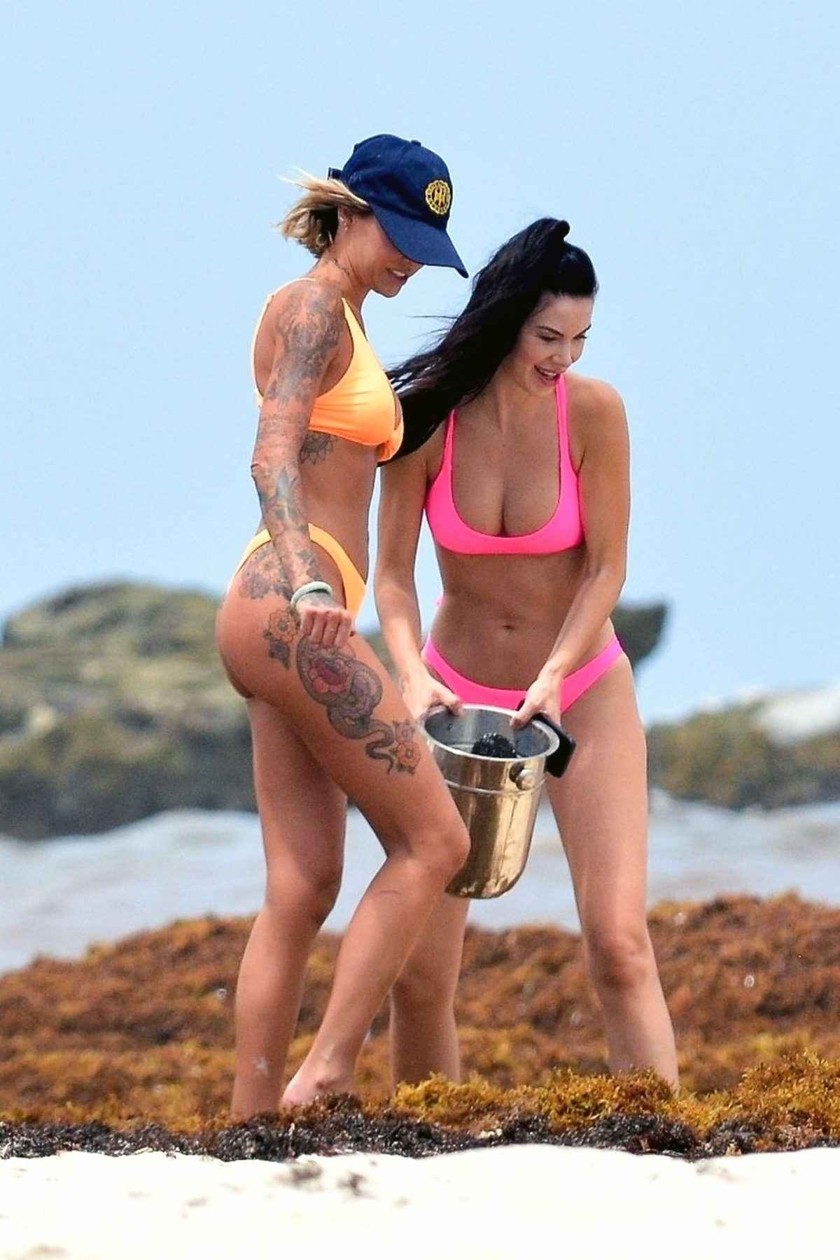 Jayde Nicole et Tina Louise : bikini et seins nus à Tulum