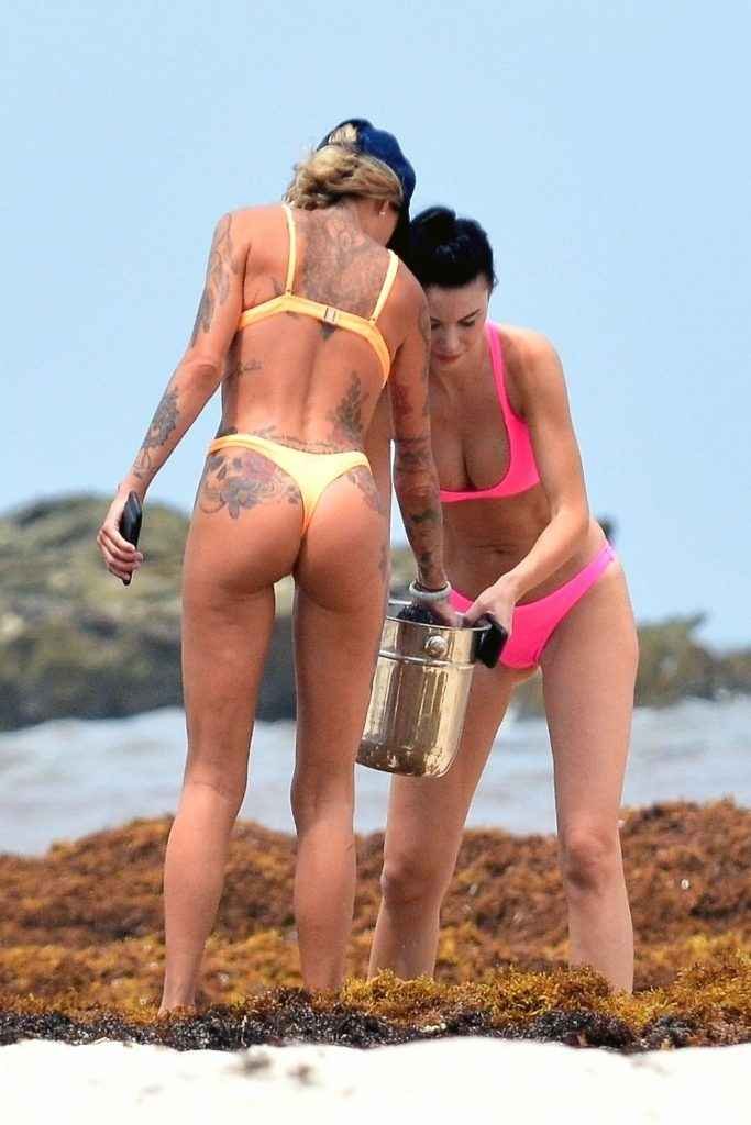 Jayde Nicole et Tina Louise : bikini et seins nus à Tulum