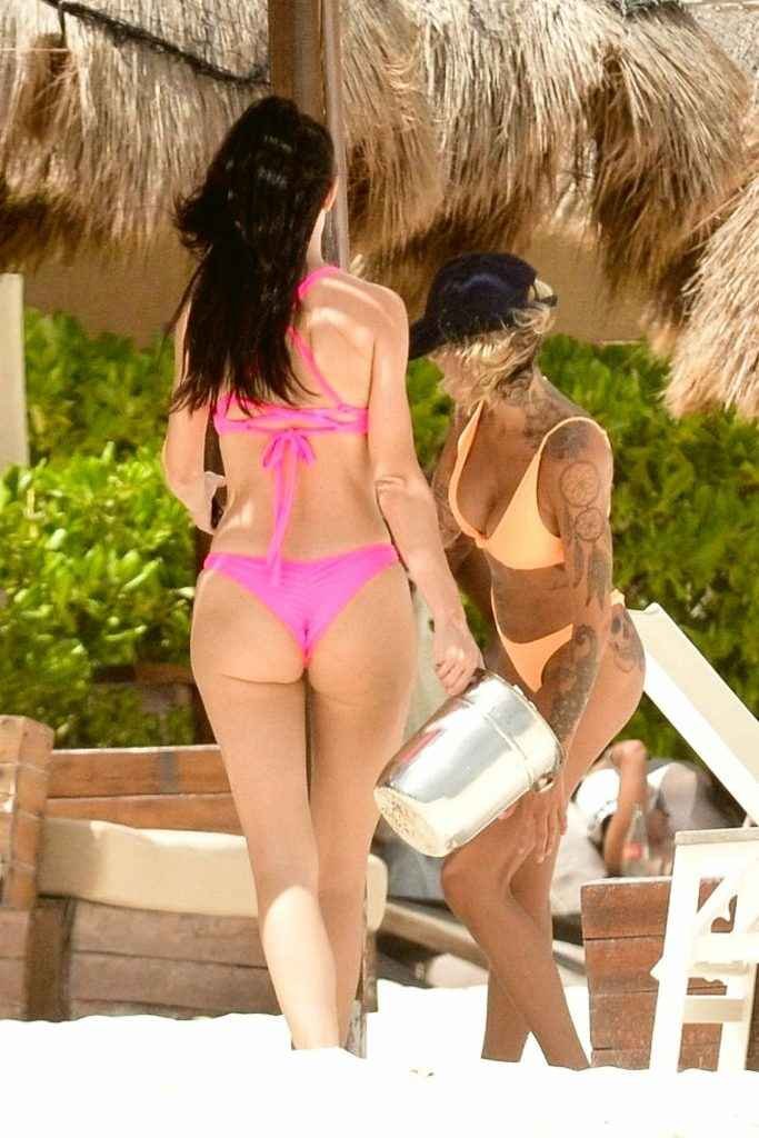 Jayde Nicole et Tina Louise : bikini et seins nus à Tulum