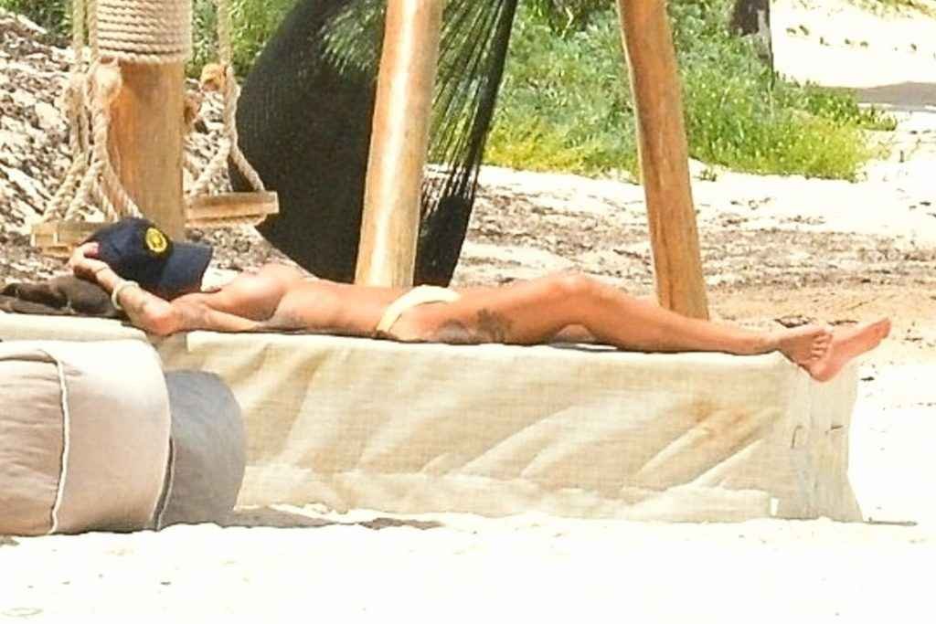 Jayde Nicole et Tina Louise : bikini et seins nus à Tulum