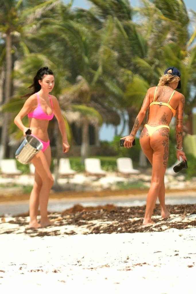 Jayde Nicole et Tina Louise : bikini et seins nus à Tulum