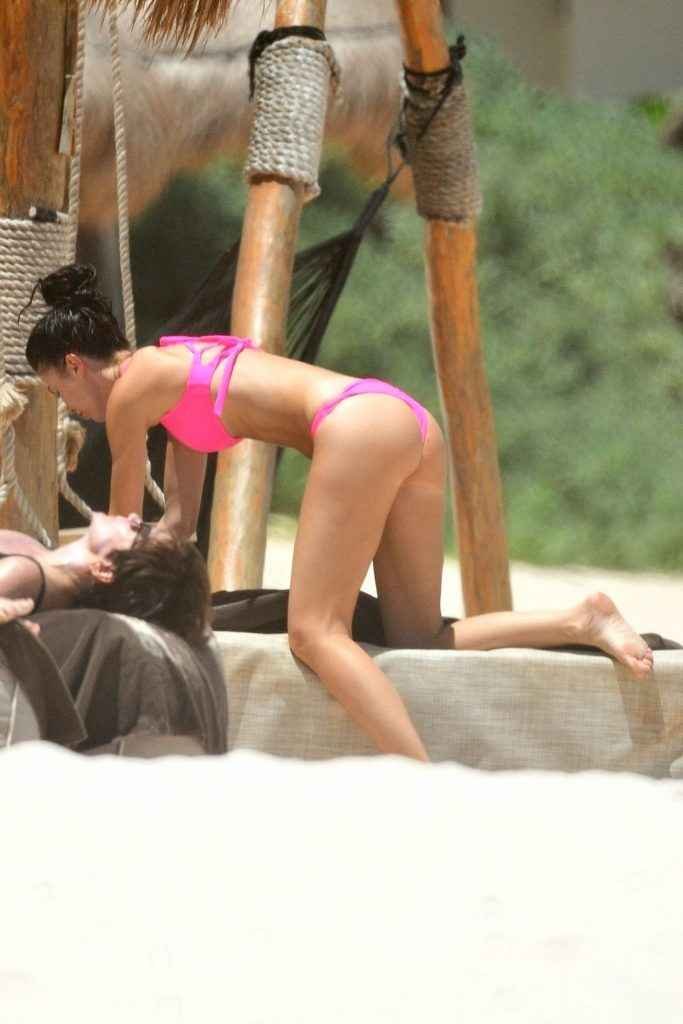 Jayde Nicole et Tina Louise : bikini et seins nus à Tulum