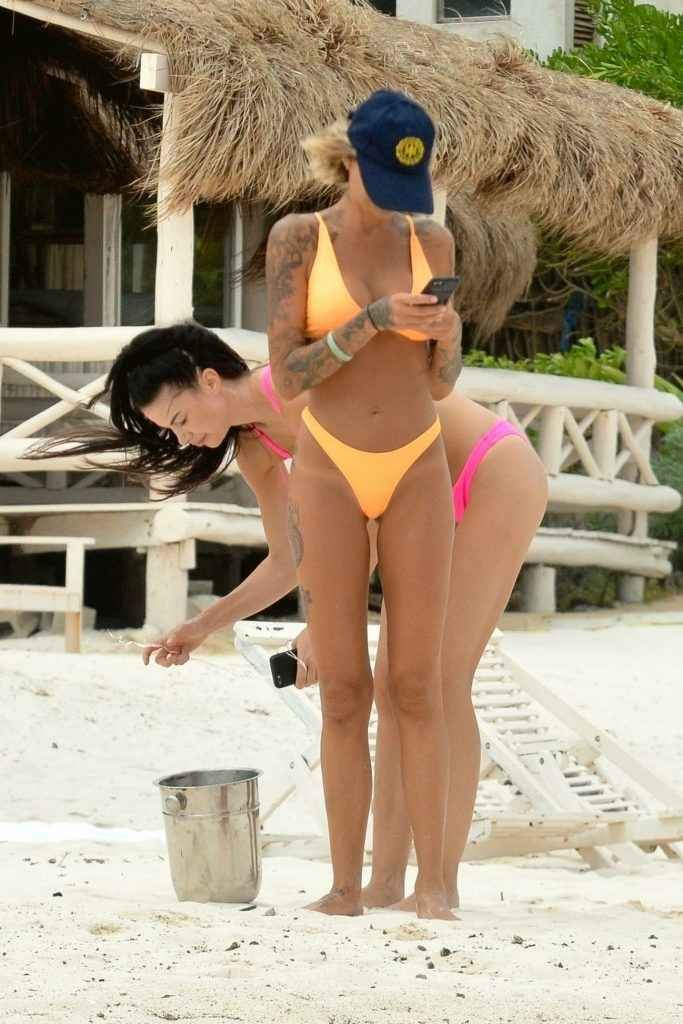 Jayde Nicole et Tina Louise : bikini et seins nus à Tulum